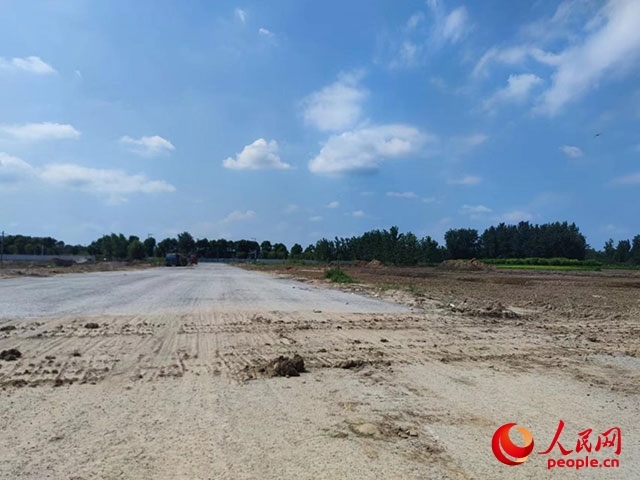 當(dāng)?shù)匾驯唤型５柠}河?xùn)|路。人民網(wǎng) 鞠峰攝