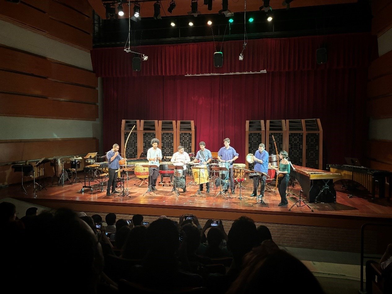 圣保羅州立大學(xué)藝術(shù)學(xué)院打擊樂團(tuán)在活動上表演精彩的節(jié)目。 圣保羅州立大學(xué)孔子學(xué)院供圖