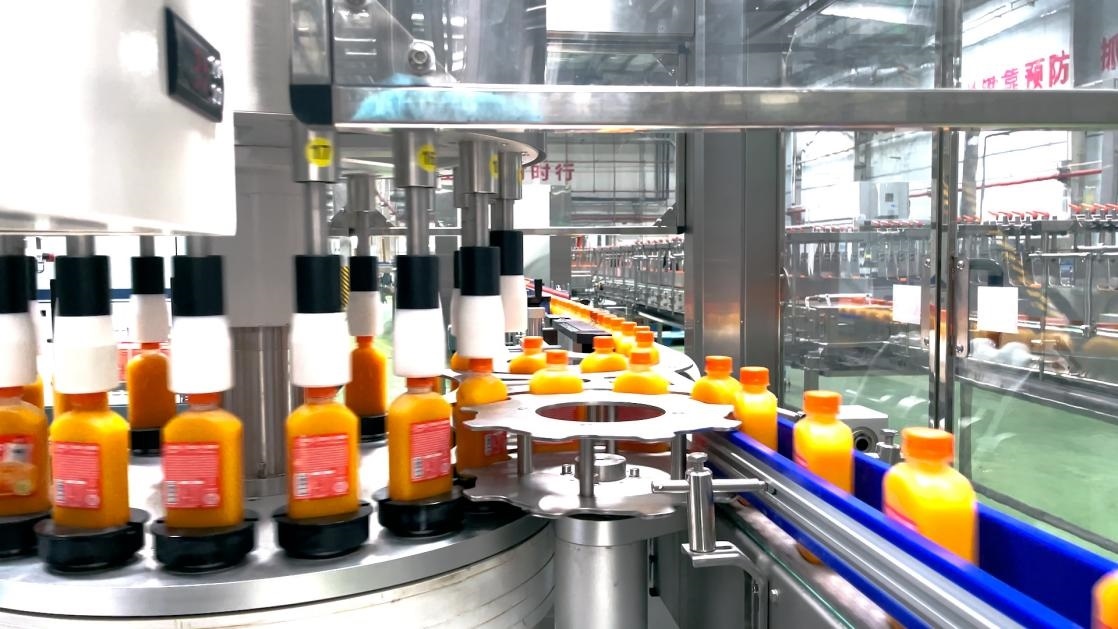 一輕食品（丹江口）產(chǎn)業(yè)園內(nèi)的桔汁飲料生產(chǎn)線。 受訪者供圖