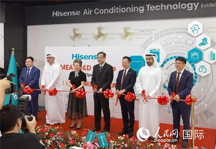 圖為開(kāi)業(yè)剪彩儀式。人民網(wǎng)記者管克江攝