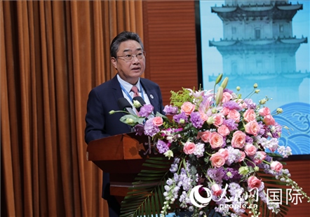 國(guó)—東盟中心秘書長(zhǎng)史忠俊在“走進(jìn)中華文明——海絲印記 世遺泉州”主題人文交流活動(dòng)中致辭。人民網(wǎng) 王婧攝