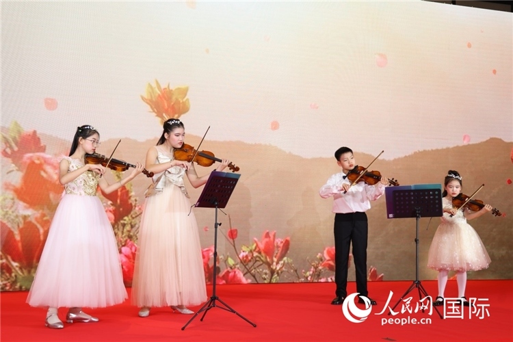 中國(guó)青少年樂(lè)器表演。人民網(wǎng)記者任皓宇攝