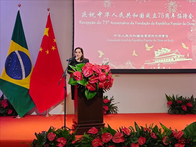 伯南布哥州州長代表、科技廳長維達爾在招待會上致辭。 中國駐累西腓總領(lǐng)館供圖