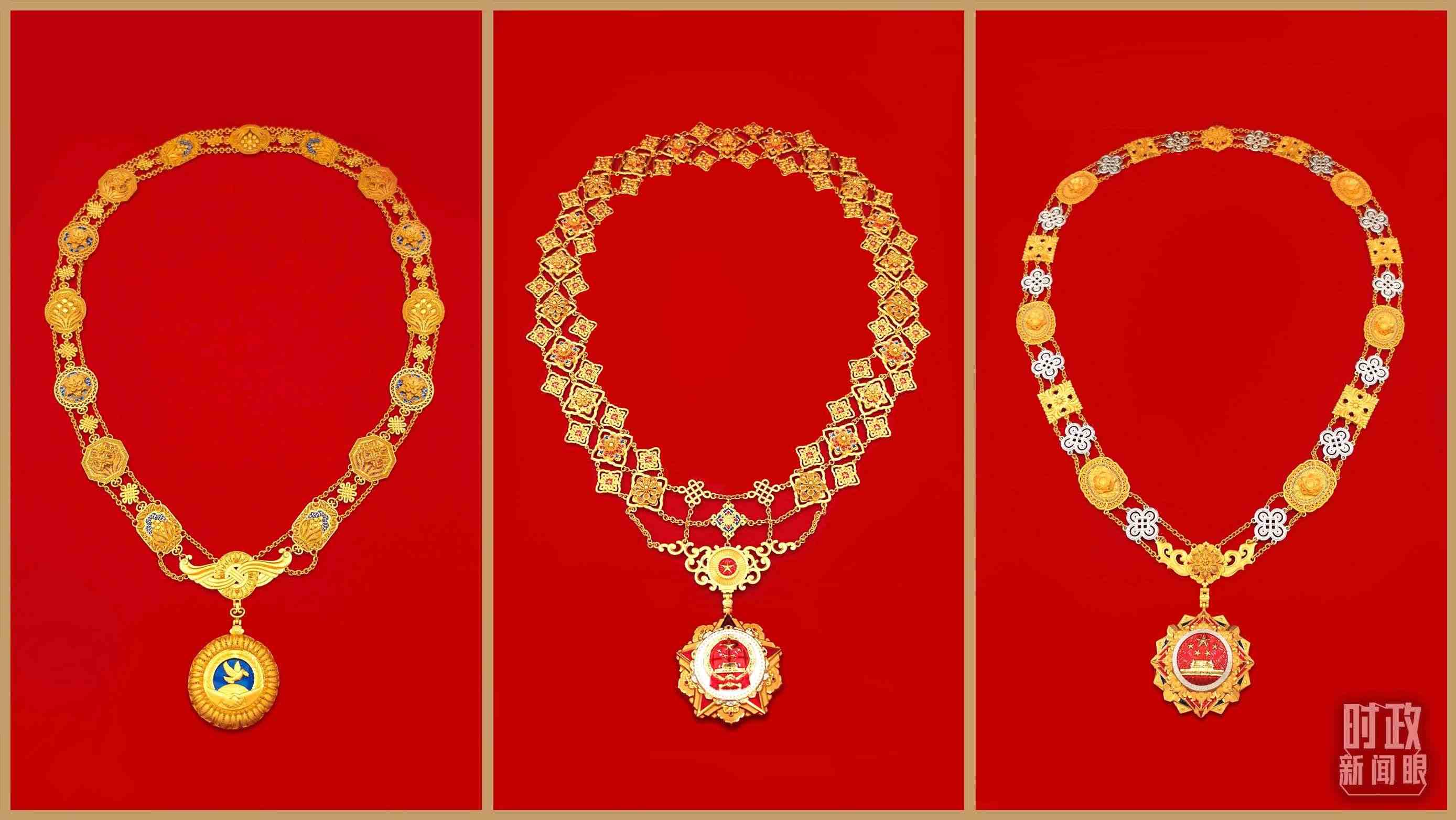 “共和國勛章”（中）、“友誼勛章”（左）和國家榮譽(yù)稱號(hào)獎(jiǎng)?wù)拢ㄓ遥?。（總臺(tái)央視記者郭鴻、鄂介甫拍攝）