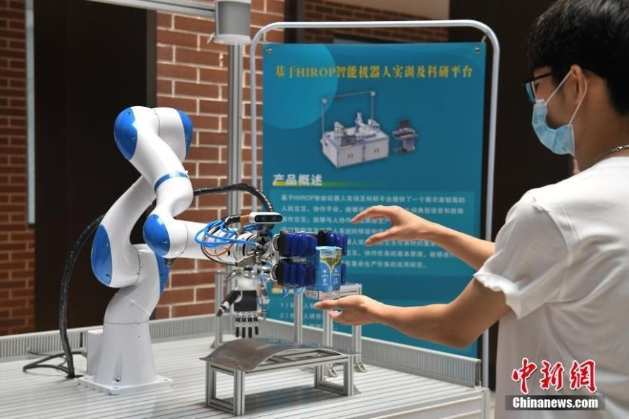  資料圖：高校為學(xué)生打造先進(jìn)科研平臺(tái)。中新社記者 陳楚紅 攝