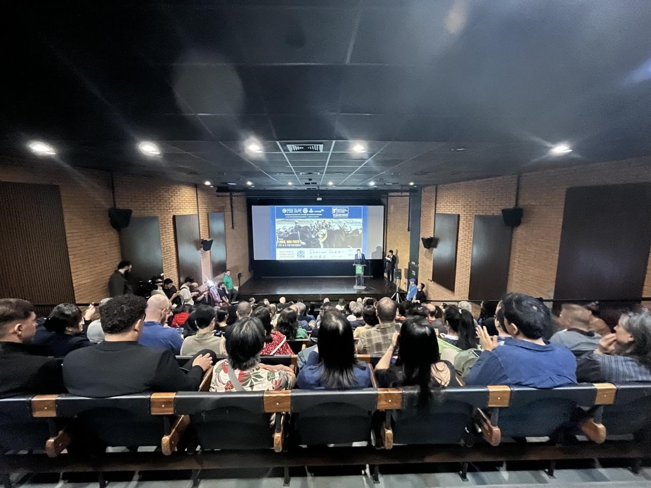 當(dāng)?shù)貢r(shí)間10月3日晚，由巴西圣保羅州立大學(xué)孔子學(xué)院舉辦的第九屆圣保羅中國(guó)電影展在圣保羅文化中心拉開帷幕。巴西圣保羅州立大學(xué)孔子學(xué)院供圖