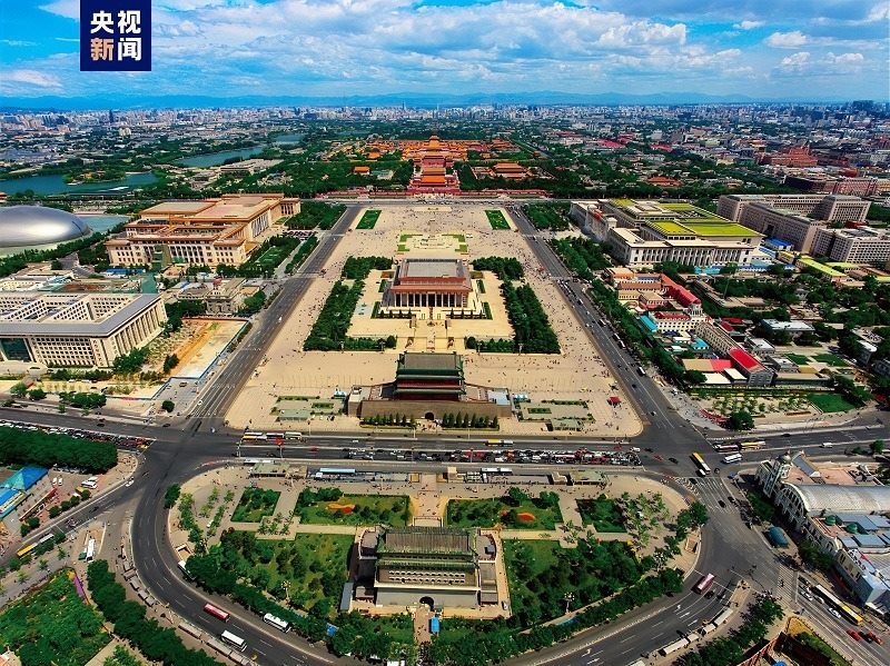 △全長(zhǎng)7.8公里的北京中軸線上，分布有鐘鼓樓、景山、故宮等15處遺產(chǎn)構(gòu)成要素。