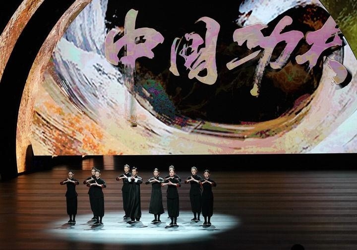 2024年9月19日，演職人員在北京文化論壇專(zhuān)場(chǎng)文藝演出中表演舞劇《詠春》。