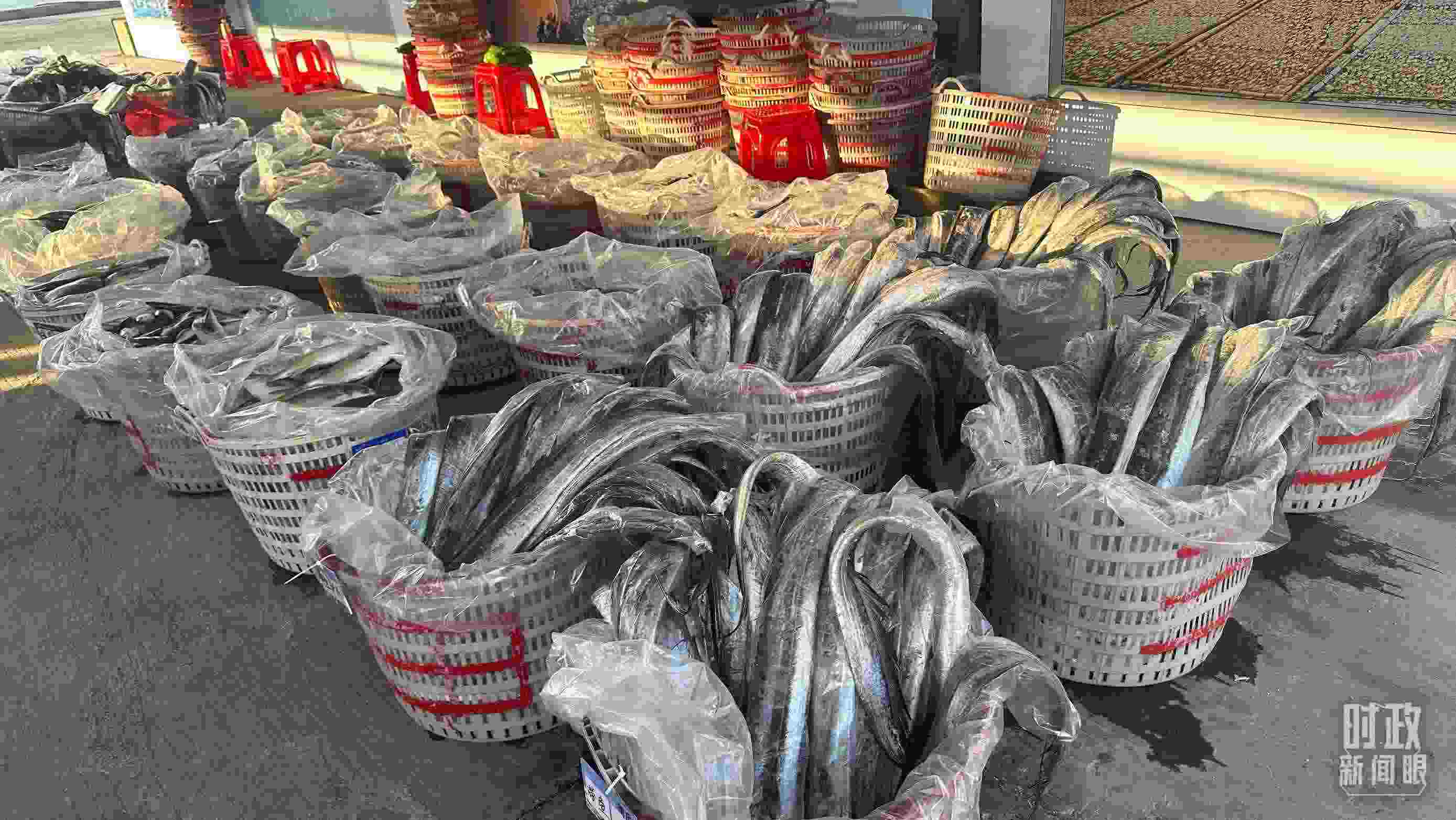 △澳角村的海產(chǎn)品。（總臺(tái)央視記者覃思拍攝）