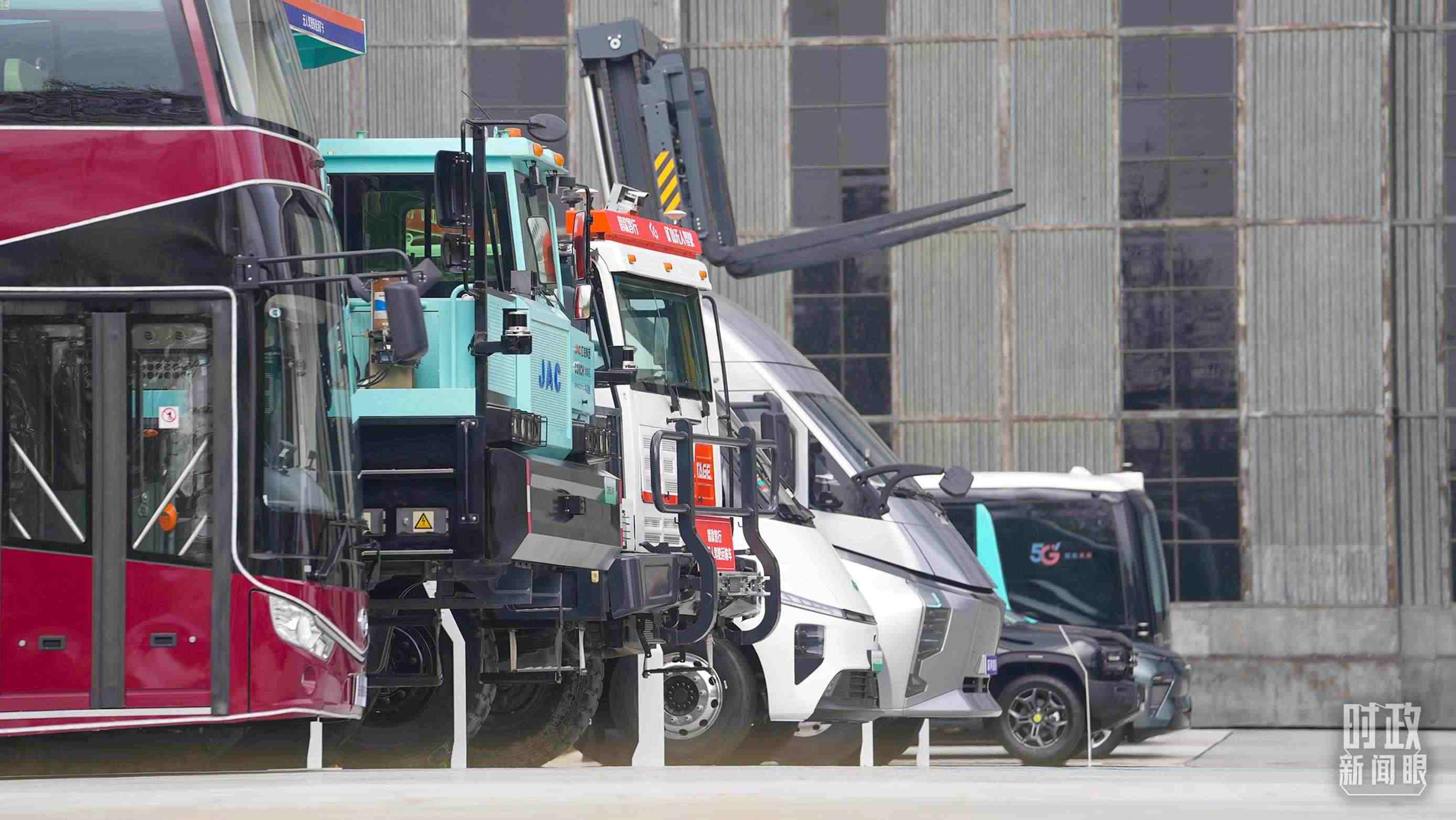 △安徽省重大科技創(chuàng)新成果集中展示展出的新能源汽車。（總臺(tái)央視記者金雨秋拍攝）