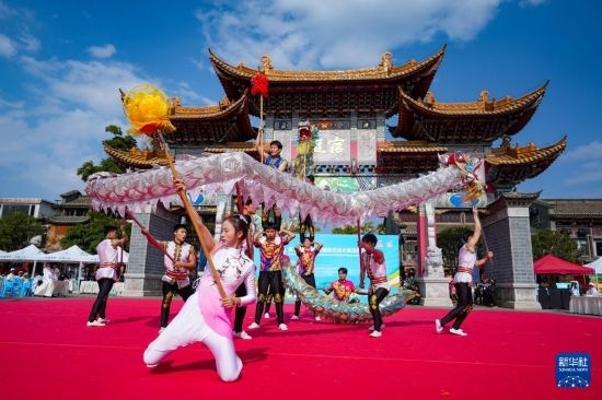 10月19日，四川師范大學(xué)舞龍隊(duì)在傳統(tǒng)舞龍項(xiàng)目中比賽，最終他們獲得該項(xiàng)目銀獎(jiǎng)。