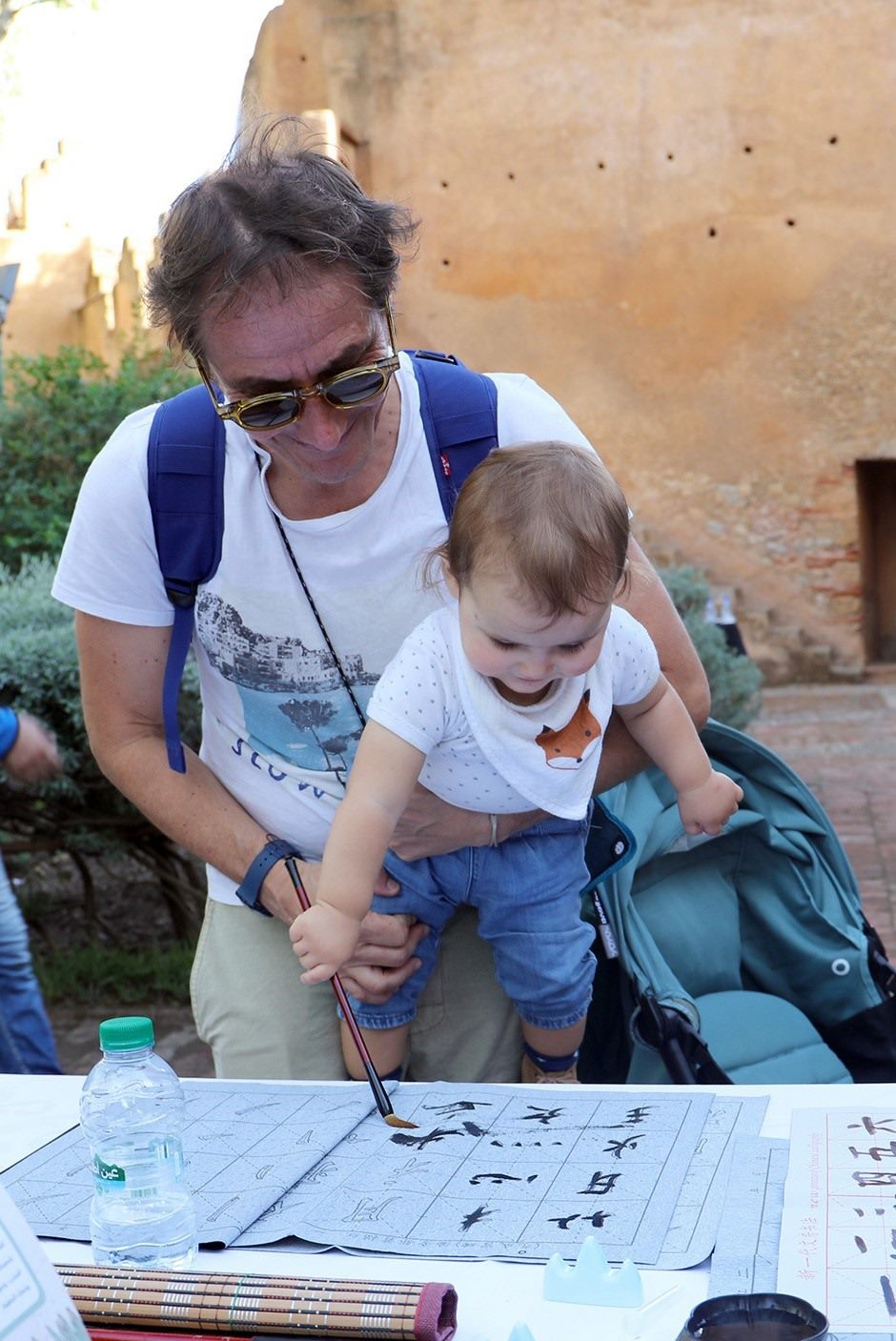 小小書(shū)法家。拉巴特中國(guó)文化中心供圖