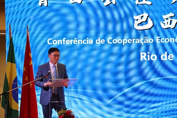 浙江省僑聯(lián)副主席兼巴西華人文化交流協(xié)會榮譽(yù)主席尹霄敏在活動現(xiàn)場致辭。人民網(wǎng)記者 陳海琪攝