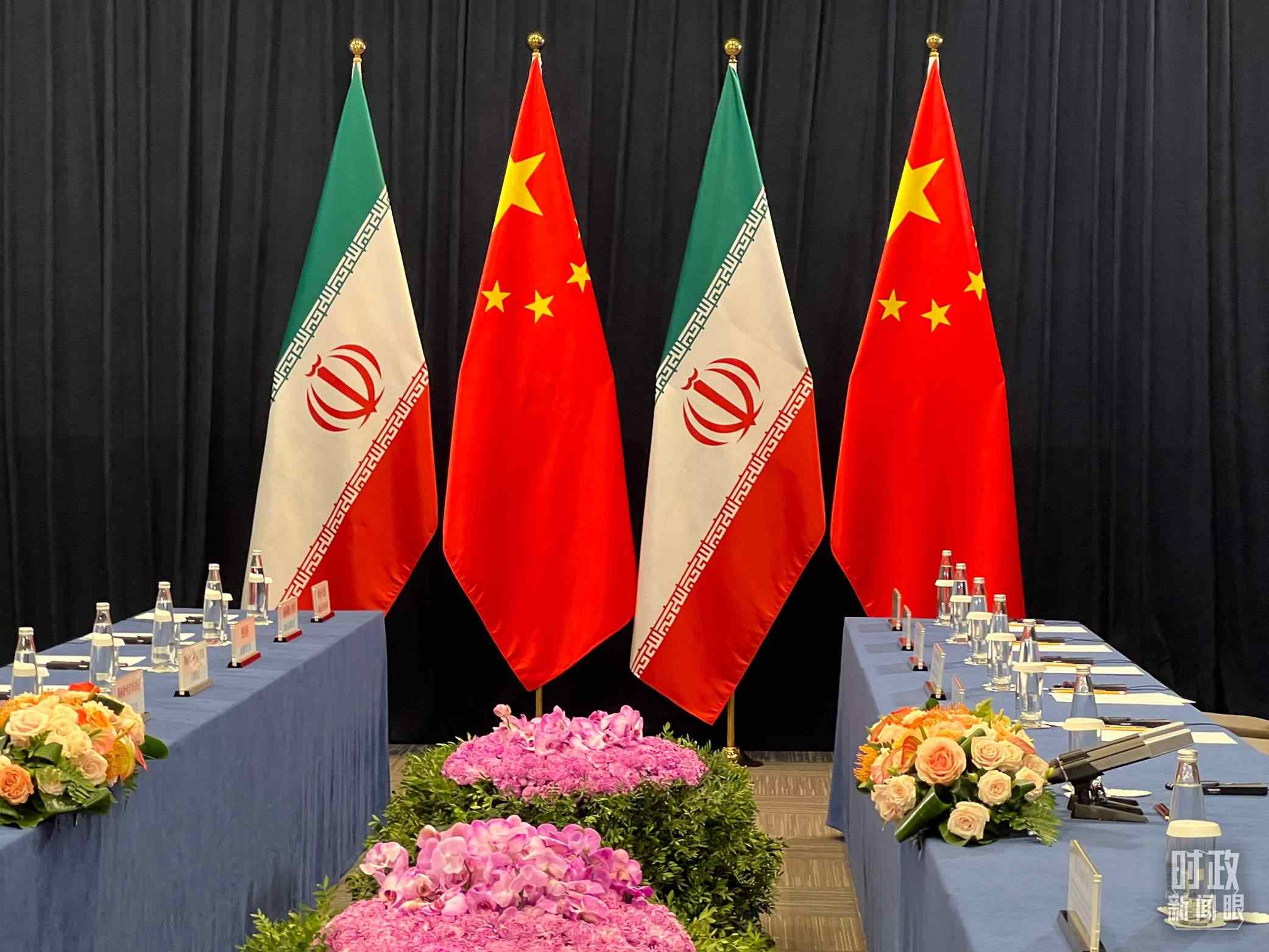 △ 中伊領(lǐng)導(dǎo)人會(huì)見(jiàn)開(kāi)始前的現(xiàn)場(chǎng)。（總臺(tái)央視記者楊新禹拍攝）