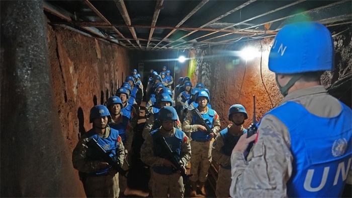 進(jìn)入地下掩體隱蔽。王軍杰攝