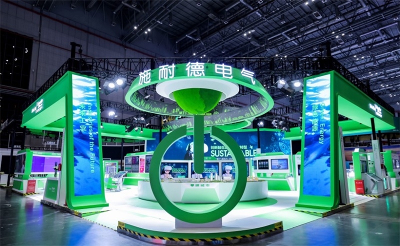 2023年，施耐德電氣在第六屆中國(guó)國(guó)際進(jìn)口博覽會(huì)現(xiàn)場(chǎng)。施耐德電氣供圖