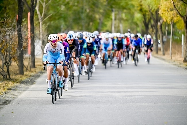 選手在比賽中展開激烈角逐。主辦方供圖