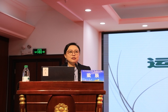 國(guó)家體育總局運(yùn)動(dòng)醫(yī)學(xué)研究所醫(yī)務(wù)監(jiān)督中心副主任、中國(guó)體育科學(xué)學(xué)會(huì)運(yùn)動(dòng)醫(yī)學(xué)分會(huì)副秘書長(zhǎng)梁辰授課。主辦方供圖