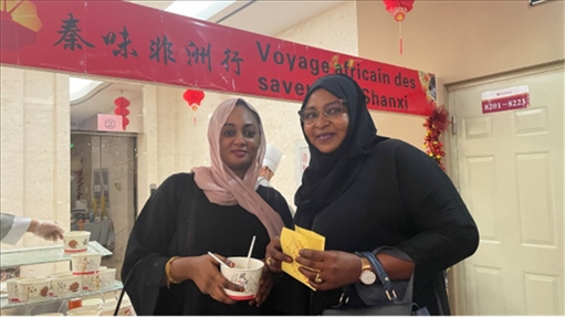 陜西涼皮+清真肉夾饃受到乍得友人歡迎。主辦方供圖