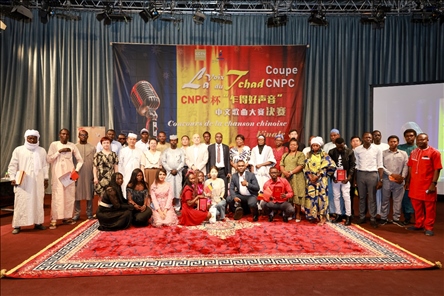 選手、評(píng)委、組委會(huì)工作人員共同與頒獎(jiǎng)嘉賓合影。中國(guó)石油非洲公司供圖