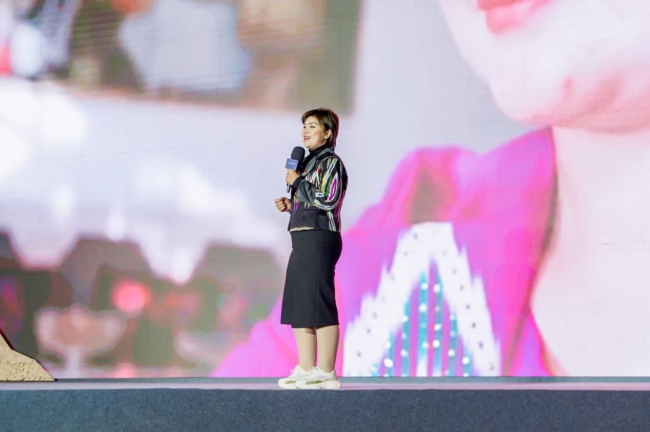 如克亞木·麥提賽地在“何以中國·五星出東方”網(wǎng)絡(luò)主題宣傳活動(dòng)現(xiàn)場演講。人民視頻供圖