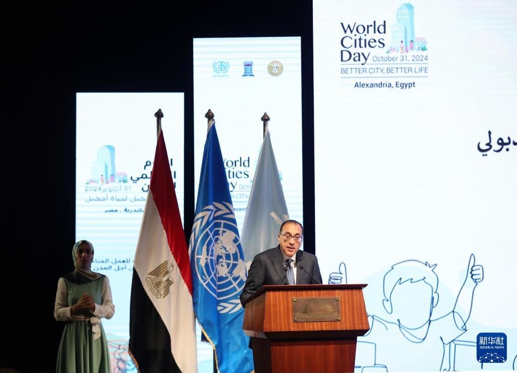 10月31日，在埃及亞歷山大，埃及總理馬德布利在活動上致辭。新華社記者 王東震 攝