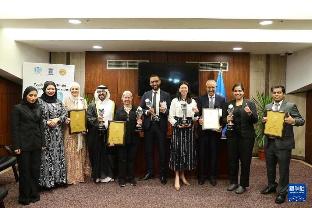 10月31日，在埃及亞歷山大，獲得第二屆全球可持續(xù)發(fā)展城市獎（上海獎）的城市代表合影。新華社記者 王東震 攝