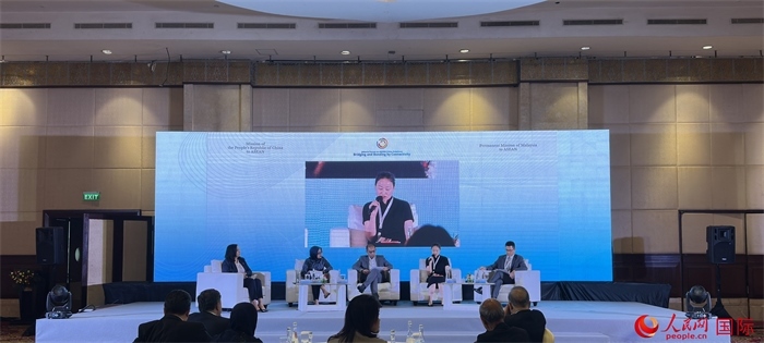 “企業(yè)對中國東盟互聯(lián)互通的責(zé)任與貢獻”分議題討論現(xiàn)場。人民網(wǎng)記者 曹師韻攝