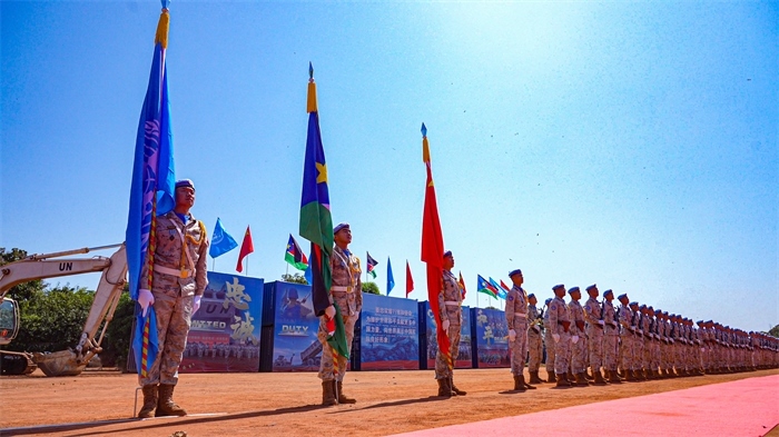 授勛官兵莊嚴(yán)列隊(duì)。王軍杰攝