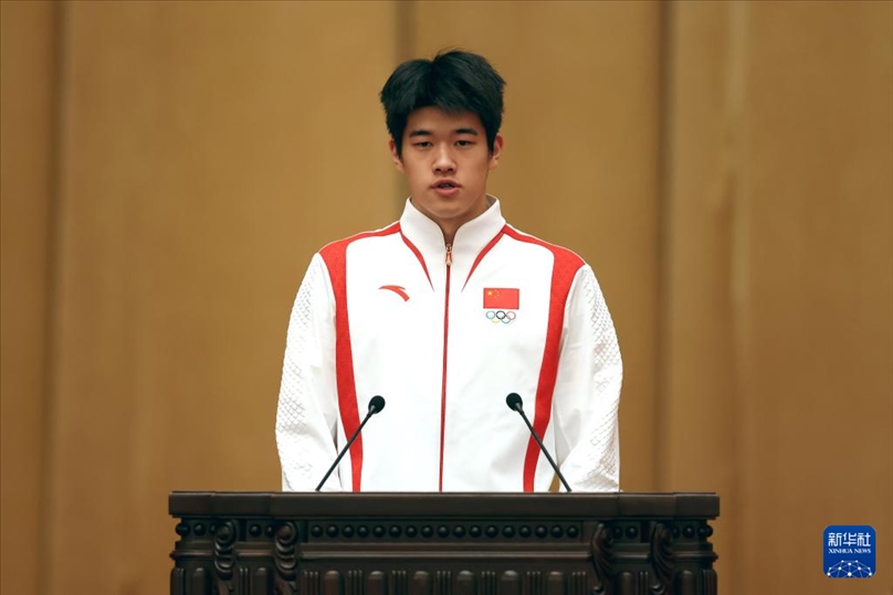 11月15日，游泳運(yùn)動(dòng)員潘展樂在報(bào)告會(huì)上發(fā)言。新華社記者 李明 攝