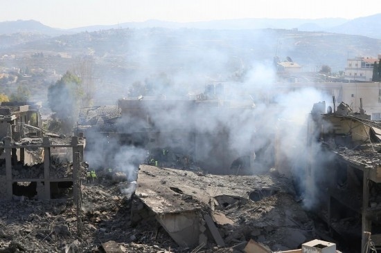 這是10月16日在黎巴嫩南部城鎮(zhèn)加納拍攝的遭摧毀的建筑。新華社發(fā)（阿里·哈希紹攝）