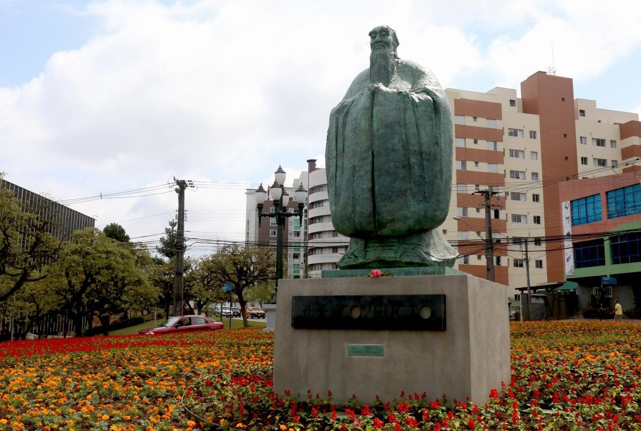 2017年，吳為山雕塑《孔子》立于巴西庫里蒂巴市，該廣場(chǎng)被永久命名為“中國廣場(chǎng)”。中國美術(shù)館供圖