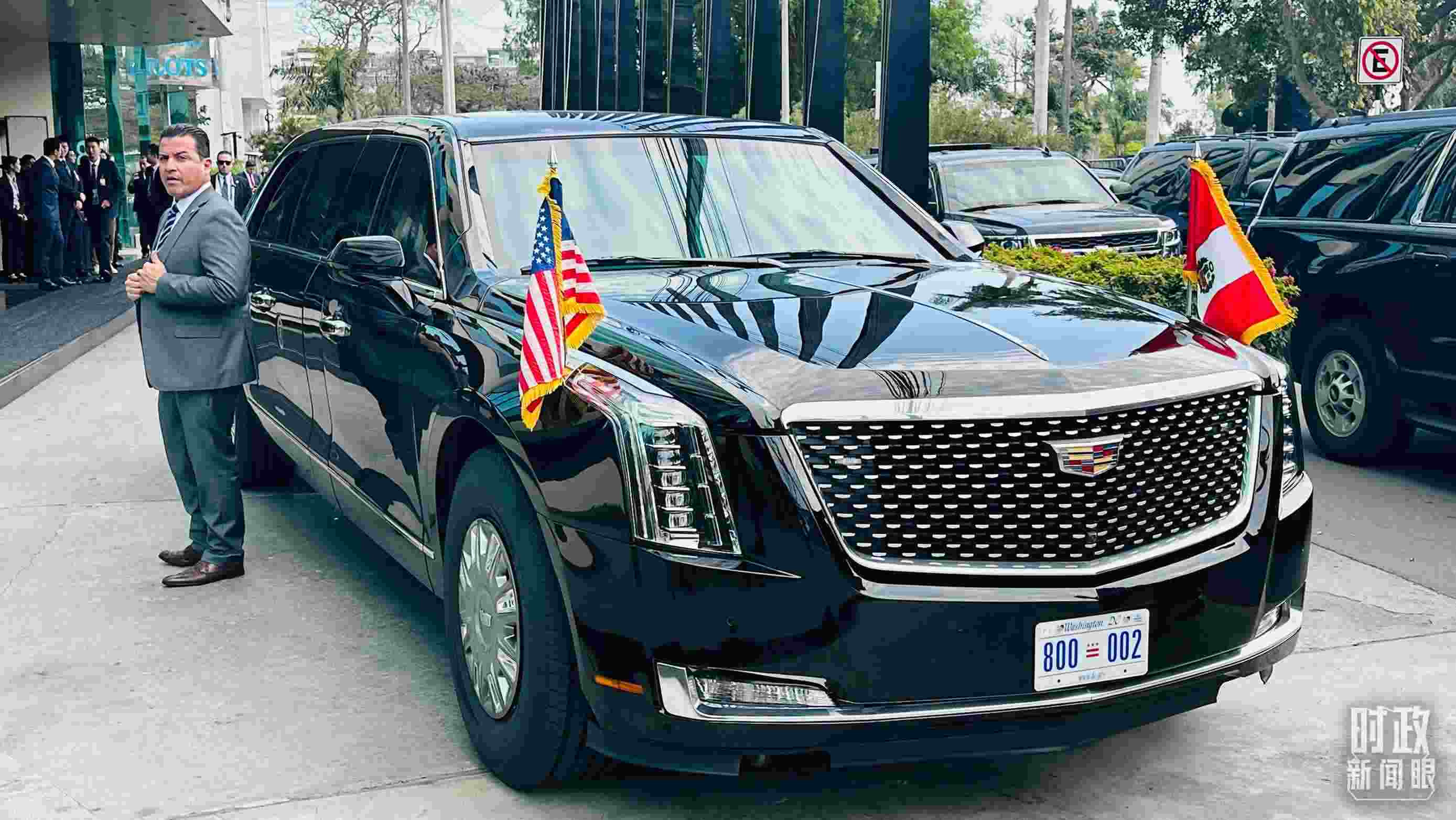 美國(guó)總統(tǒng)拜登乘車抵達(dá)中美元首會(huì)晤現(xiàn)場(chǎng)。（總臺(tái)央視記者范一鳴拍攝）
