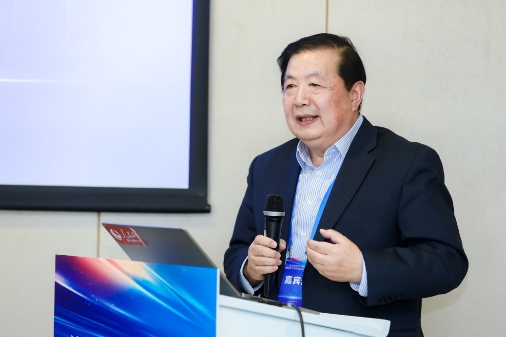 國務院參事，中國醫(yī)學科學院、北京協(xié)和醫(yī)學院長聘教授，北京協(xié)和醫(yī)學院衛(wèi)生健康管理政策學院博士生導師劉遠立發(fā)言