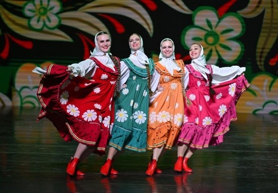 6月22日，2024-2025“中俄文化年”海南島歡樂節(jié)俄羅斯藝術(shù)團體巡演在?？谑信e行。新華社記者郭程攝