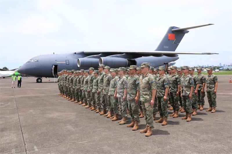 中方參演部隊搭乘運—20運輸機飛抵印尼國民軍空軍哈利姆機場。 龔勝祥攝