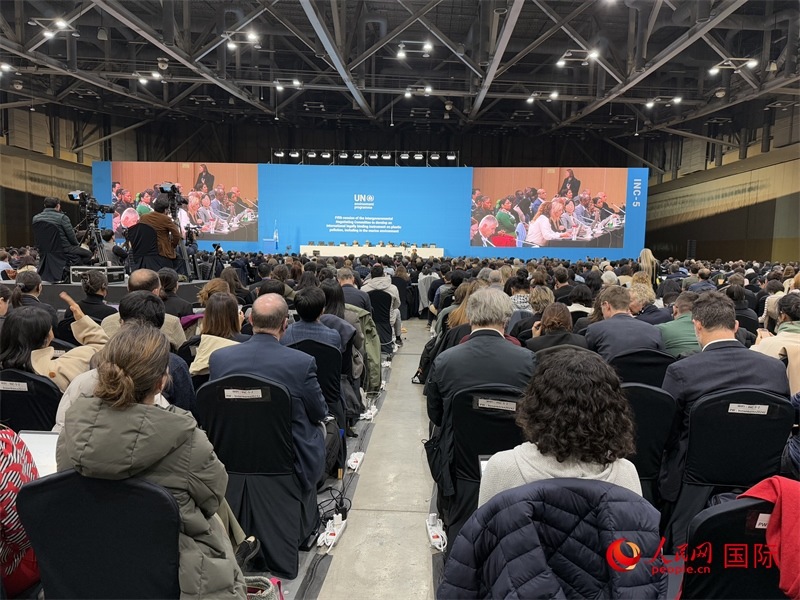 圖為塑料污染政府間談判委員會第五次會議現(xiàn)場。人民網(wǎng)記者 莽九晨攝