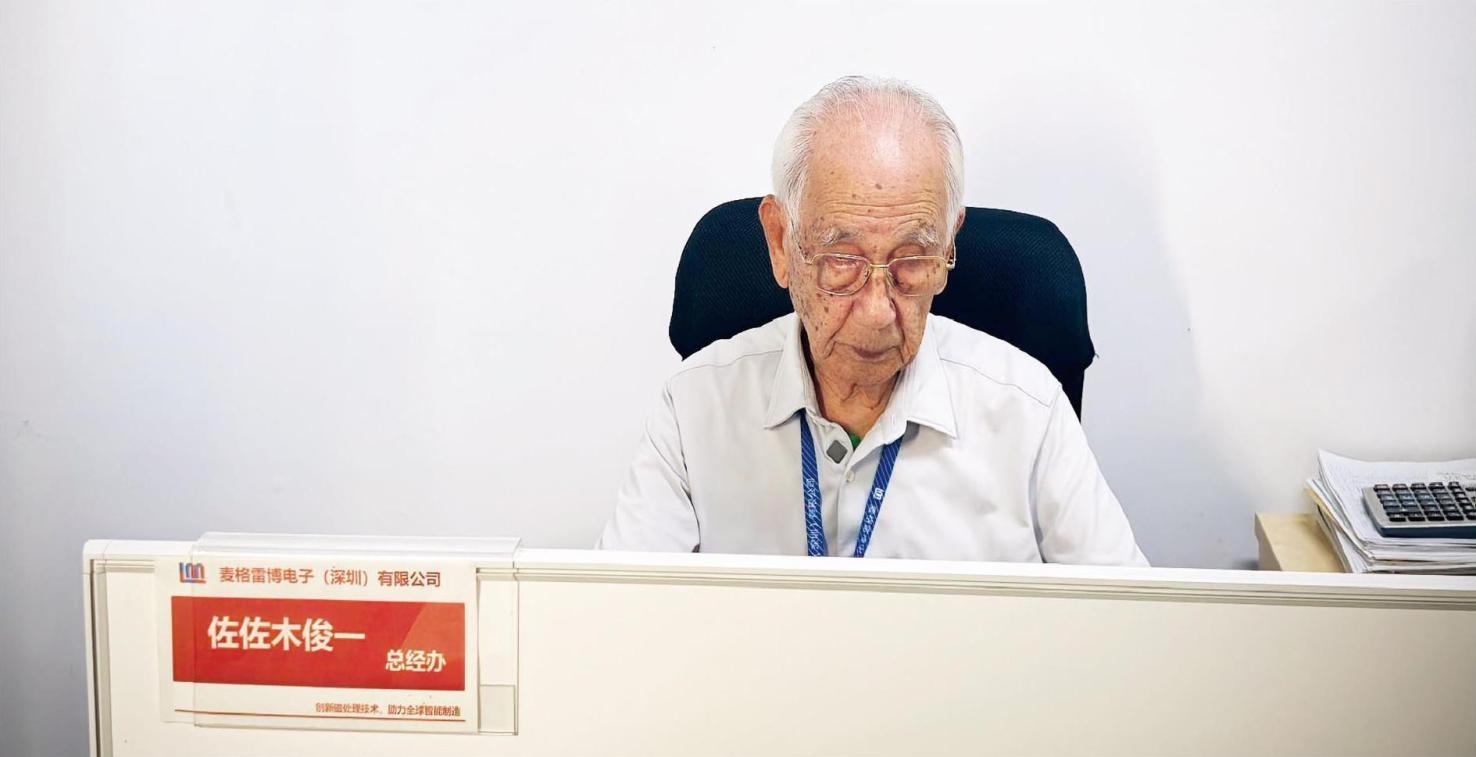 佐佐木俊一在工位上工作。（本刊記者 馮璐／攝）