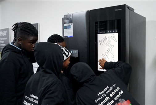 海信智能冰箱吸引南非人。海信南非公司供圖