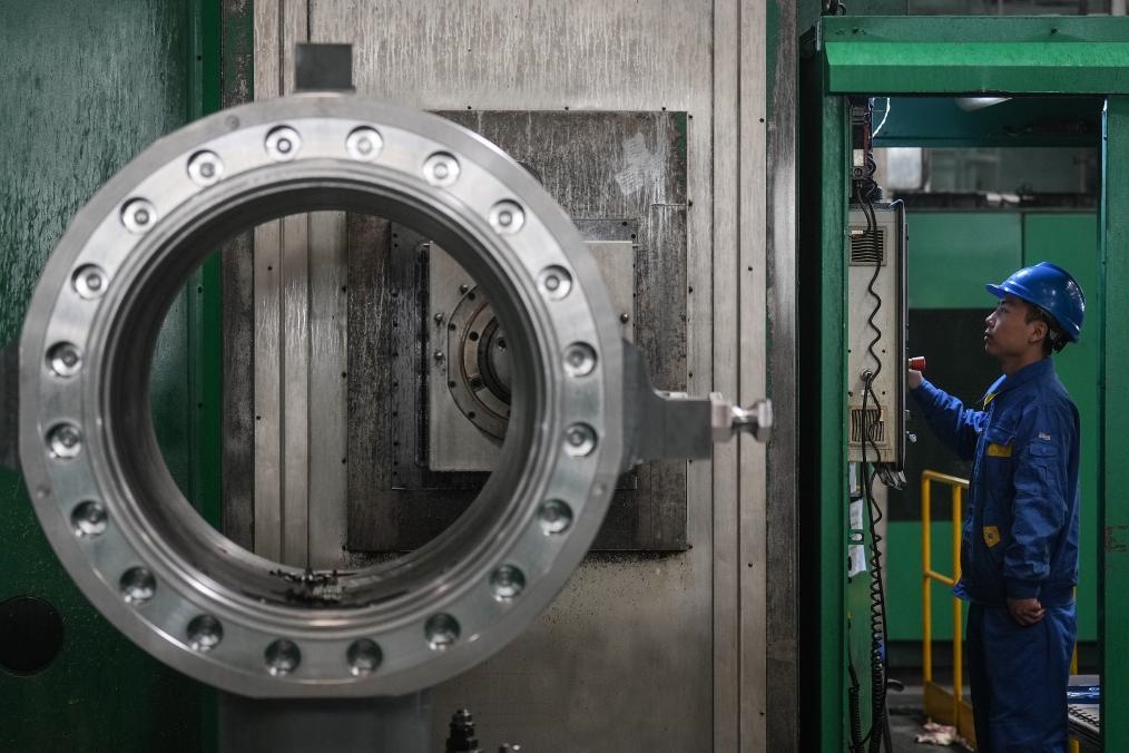 2023年2月14日，沈陽鼓風機集團股份有限公司的工人在車間工作。新華社記者 潘昱龍 攝