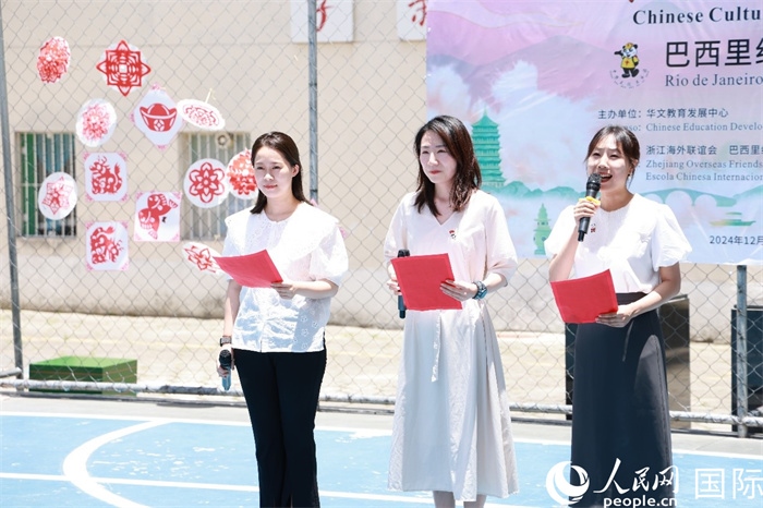 詩(shī)歌朗誦《我的南方和北方》表達(dá)了對(duì)祖國(guó)家鄉(xiāng)大好河山的熱愛。人民網(wǎng)記者 陳海琪攝