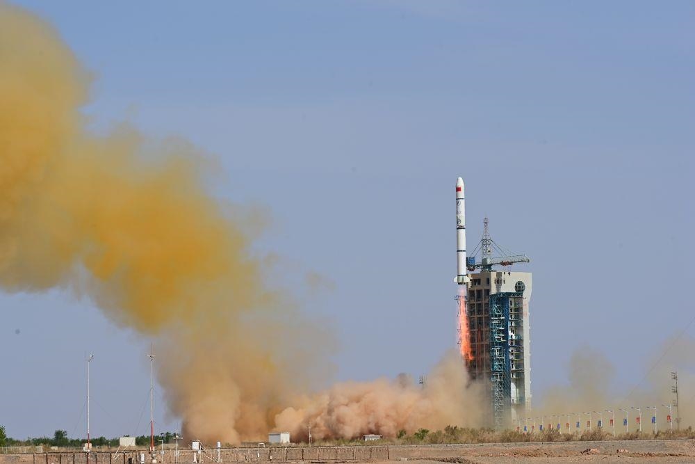 △2023年5月21日16時，我國在酒泉衛(wèi)星發(fā)射中心采用長征二號丙運載火箭，成功發(fā)射首顆內(nèi)地與澳門合作研制的空間科學衛(wèi)星“澳門科學一號”。