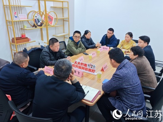 “紅興會(huì)客廳”，一場(chǎng)助企紓困協(xié)調(diào)會(huì)正在進(jìn)行。人民網(wǎng) 徐晨曦?cái)z