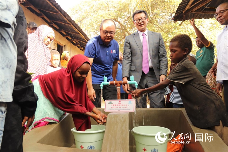 安全供水工程揭牌儀式現(xiàn)場。施亮攝