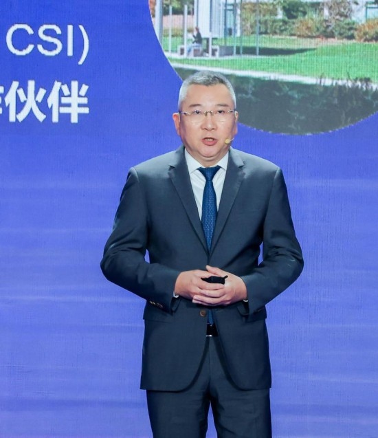 12月6日，法國達(dá)索系統(tǒng)公司全球執(zhí)行副總裁許善淞在深圳全球招商大會上。新華社發(fā)