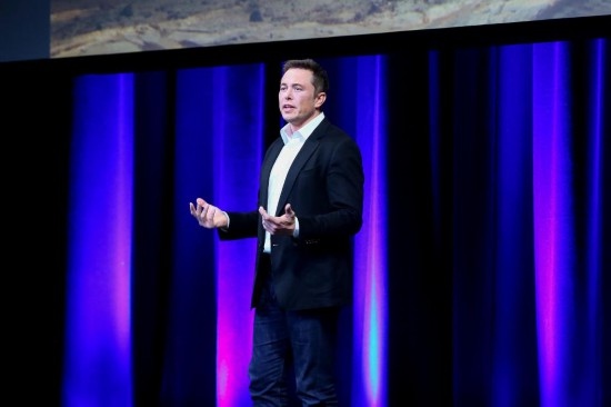  2017年9月29日，在澳大利亞阿德萊德，美國(guó)企業(yè)家埃隆·馬斯克在第68屆國(guó)際宇航大會(huì)閉幕式前做主旨演講。新華社發(fā)（閆寒?dāng)z）