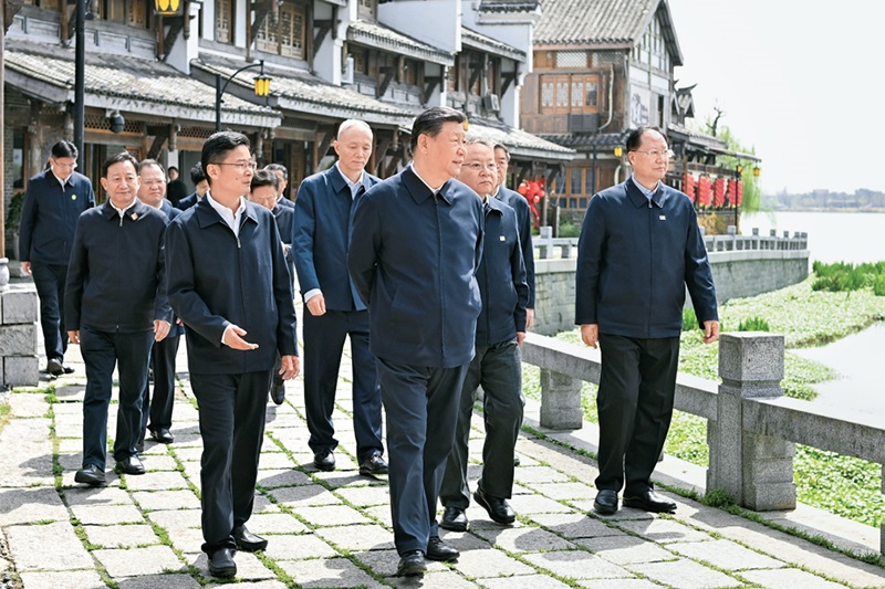 2024年3月18日至21日，中共中央總書記、國家主席、中央軍委主席習(xí)近平在湖南考察。這是19日上午，習(xí)近平在常德河街考察。 新華社記者 謝環(huán)馳/攝