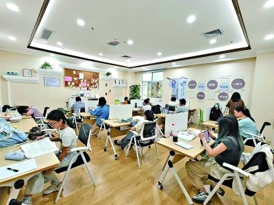 廣東深圳市龍崗區(qū)黨群服務(wù)中心開設(shè)的共享自習(xí)室一景。受訪者供圖