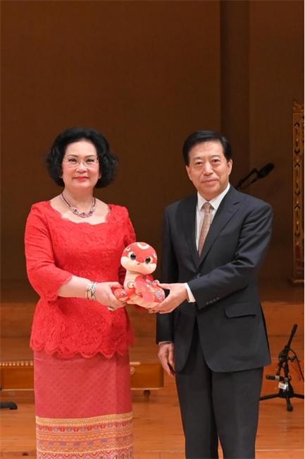 中國駐泰國大使韓志強與國際奧委會委員、泰國愛樂樂團董事會主席坤仁帕塔瑪共同出席音樂會。主辦方供圖