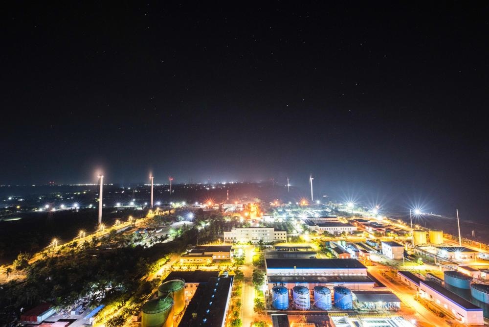 這是斯里蘭卡普特拉姆電站夜景（2020年12月8日攝）。新華社發(fā)（普特拉姆電站供圖）